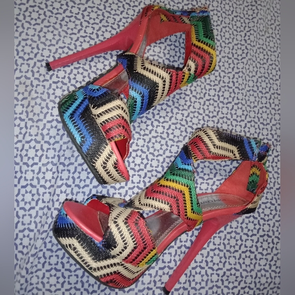 Super cute heels 👠 🥰 - Picture 5 of 8